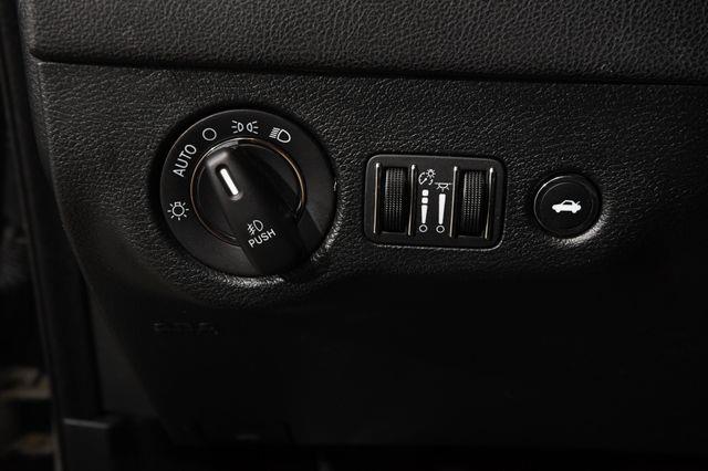 2018 Chrysler 300 Touring L photo