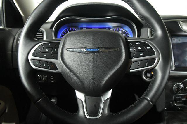 2018 Chrysler 300 Touring L photo