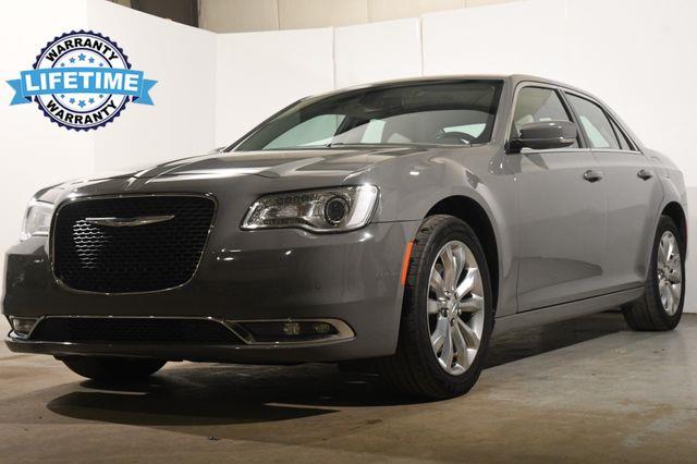 2018 Chrysler 300 Touring L photo