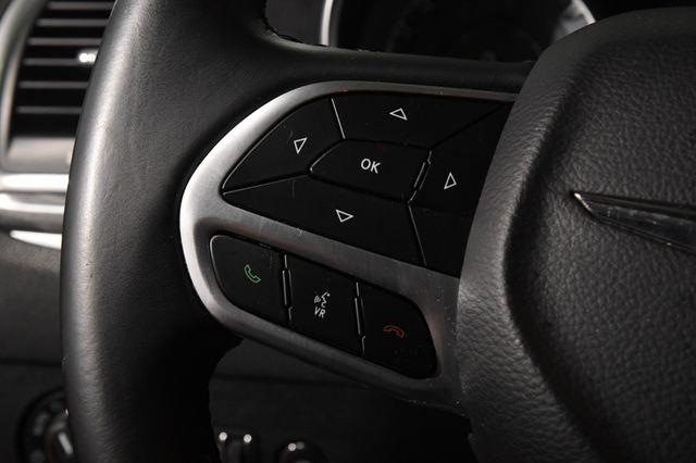 2018 Chrysler 300 Touring L photo