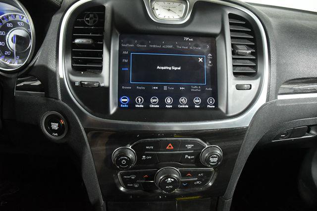 2018 Chrysler 300 Touring L photo