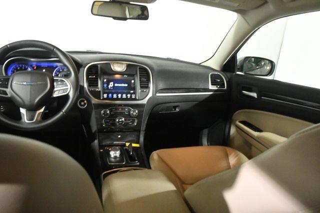 2018 Chrysler 300 Touring L photo