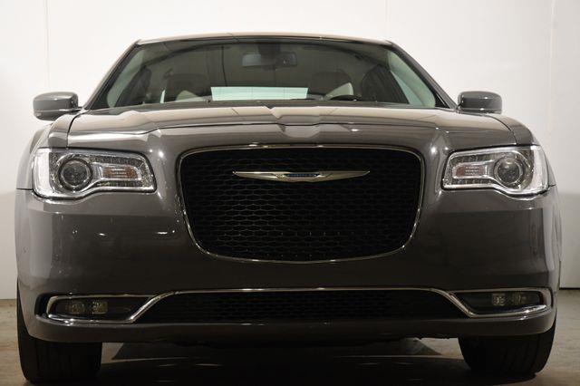 2018 Chrysler 300 Touring L photo
