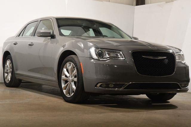 2018 Chrysler 300 Touring L photo