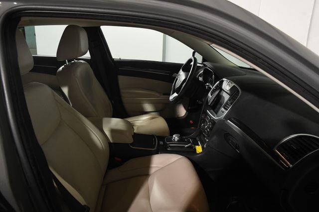 2018 Chrysler 300 Touring L photo