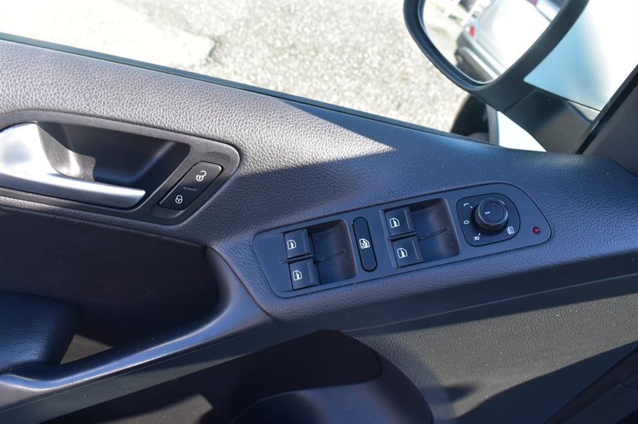 2016 Volkswagen Tiguan S photo