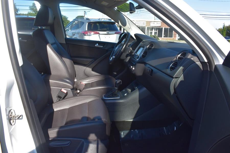 2016 Volkswagen Tiguan S photo