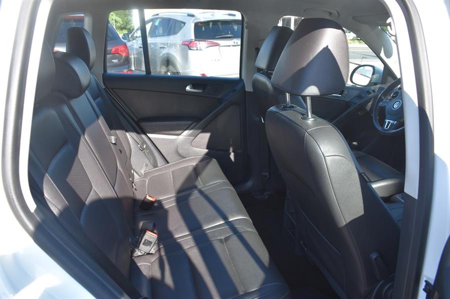 2016 Volkswagen Tiguan S photo