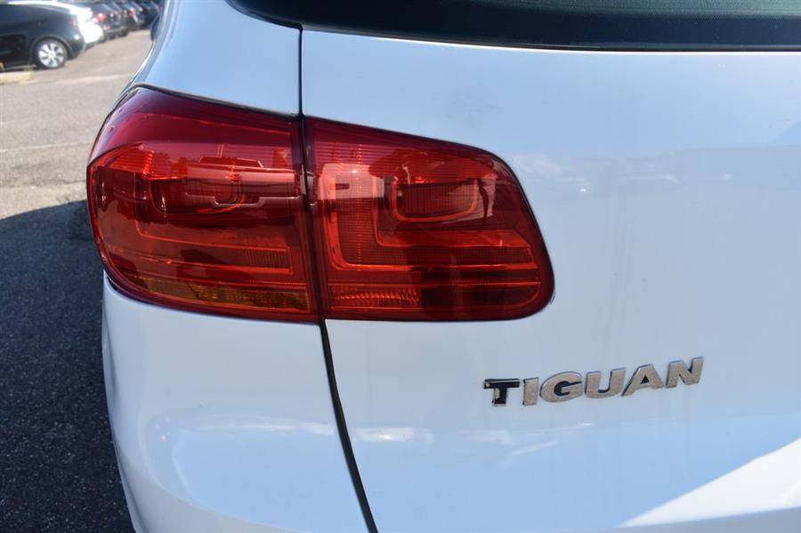2016 Volkswagen Tiguan S photo