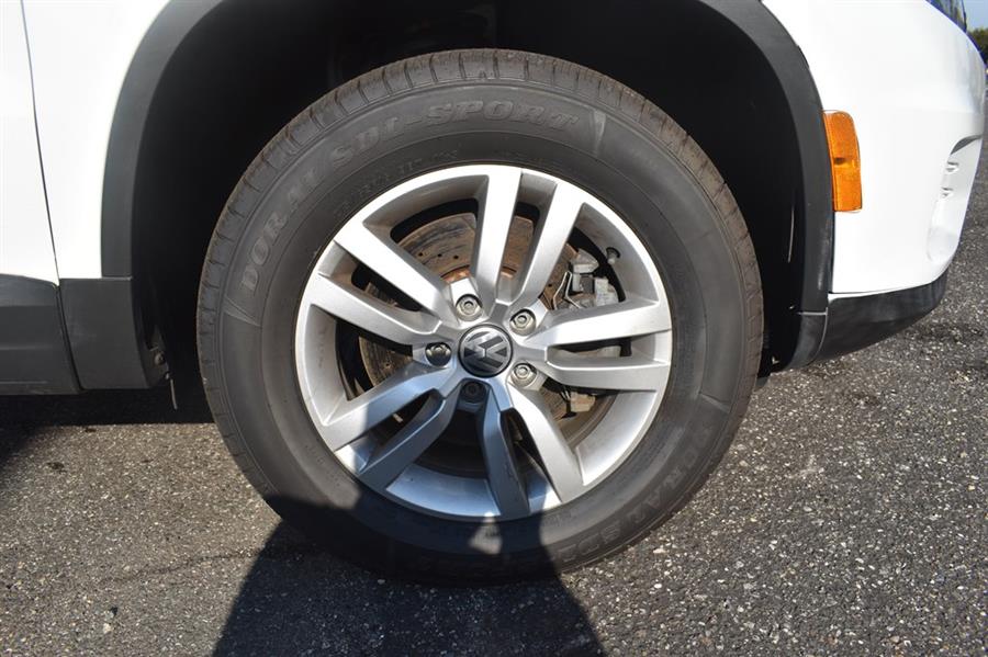 2016 Volkswagen Tiguan S photo