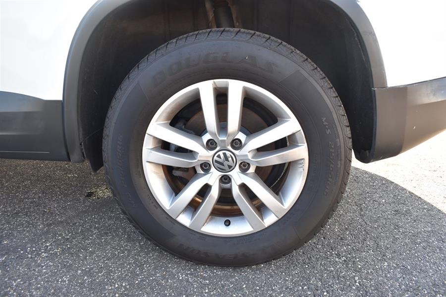 2016 Volkswagen Tiguan S photo