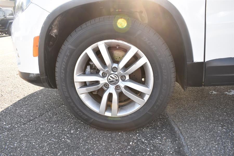 2016 Volkswagen Tiguan S photo