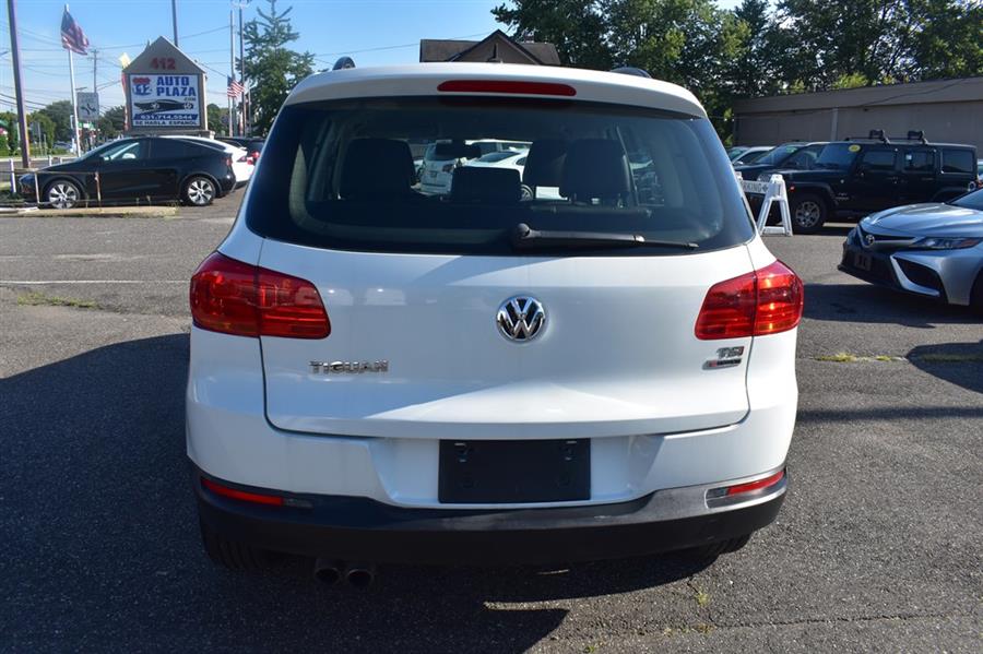 2016 Volkswagen Tiguan S photo