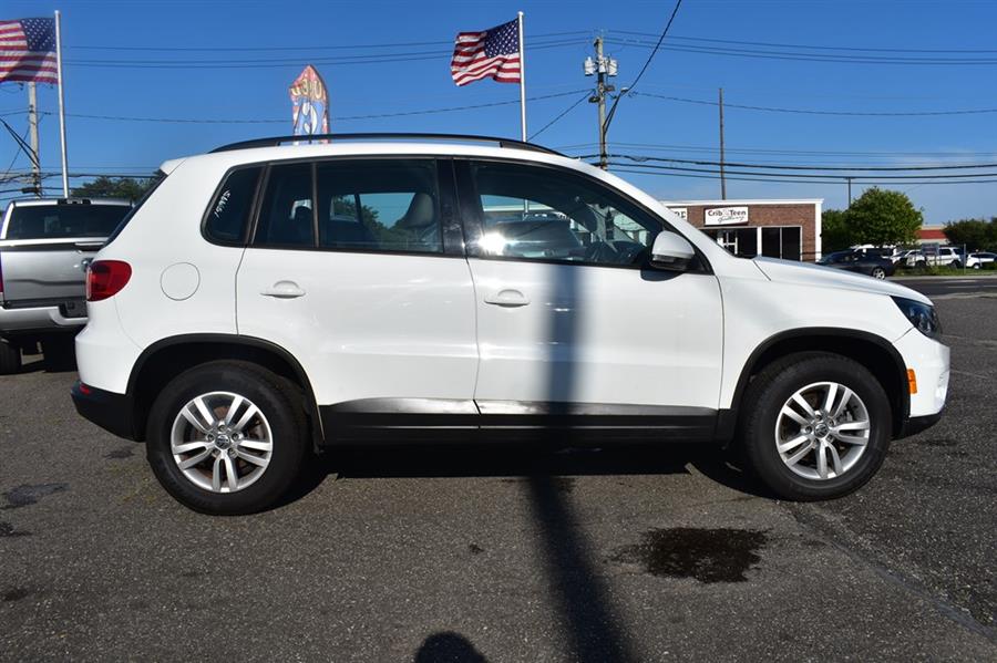 2016 Volkswagen Tiguan S photo