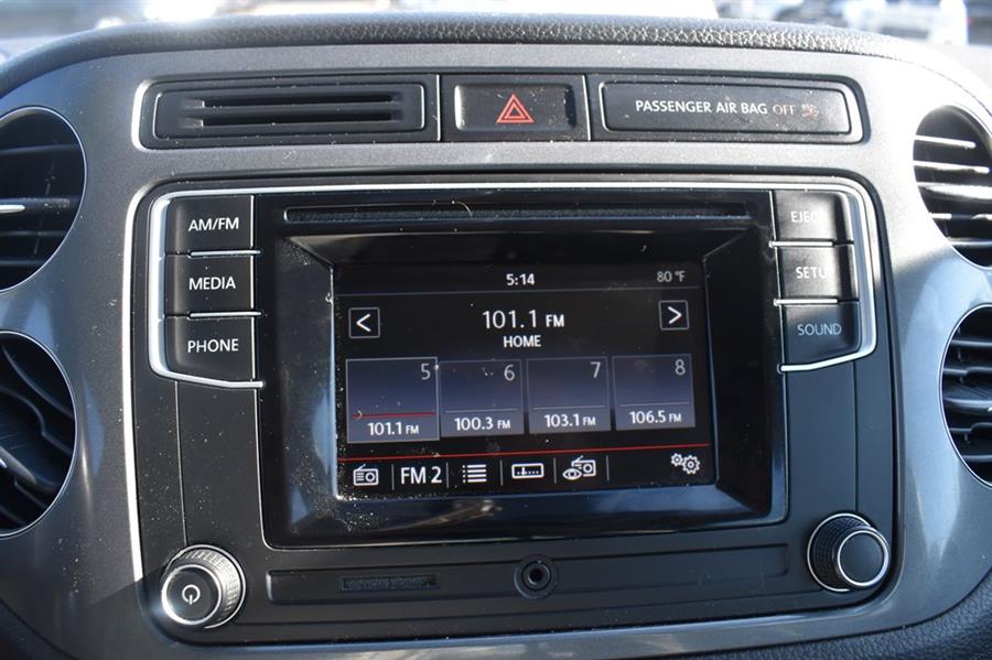 2016 Volkswagen Tiguan S photo