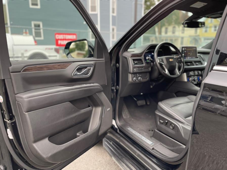 2022 Chevrolet Suburban 4WD 4dr LT photo