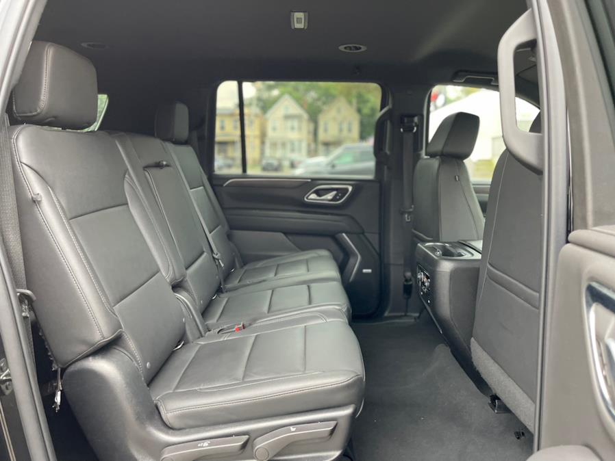 2022 Chevrolet Suburban 4WD 4dr LT photo