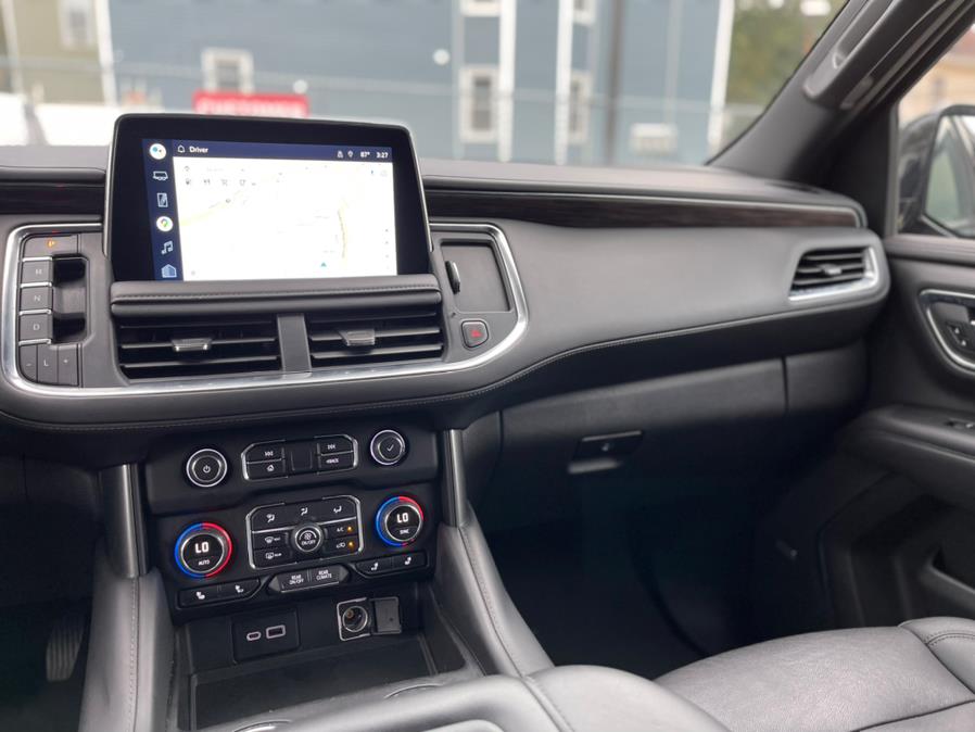 2022 Chevrolet Suburban 4WD 4dr LT photo