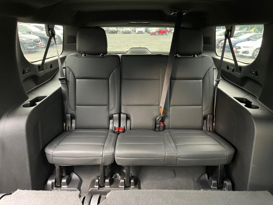 2022 Chevrolet Suburban 4WD 4dr LT photo