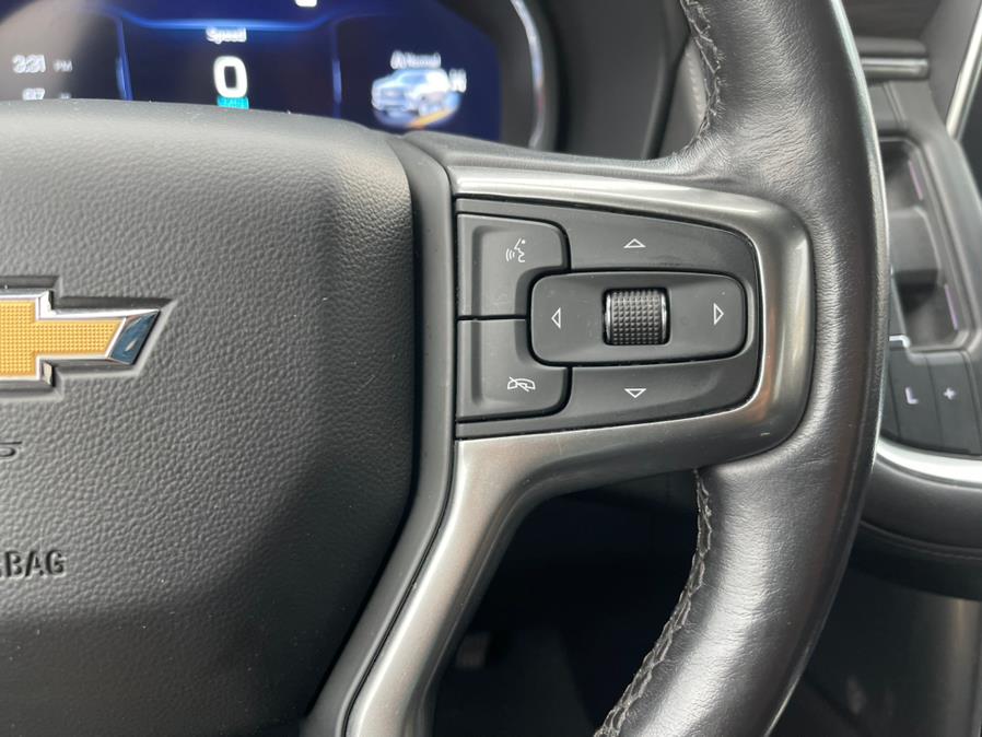 2022 Chevrolet Suburban 4WD 4dr LT photo
