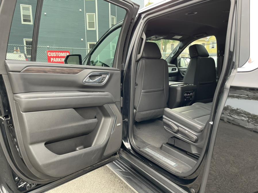 2022 Chevrolet Suburban 4WD 4dr LT photo