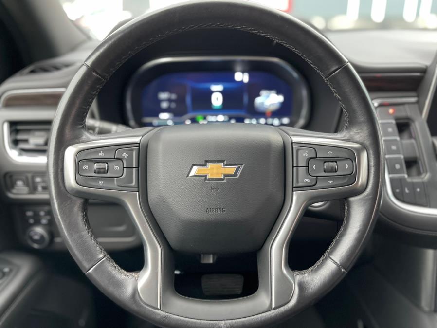 2022 Chevrolet Suburban 4WD 4dr LT photo