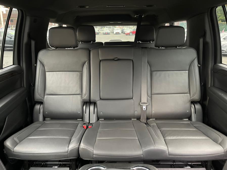 2022 Chevrolet Suburban 4WD 4dr LT photo