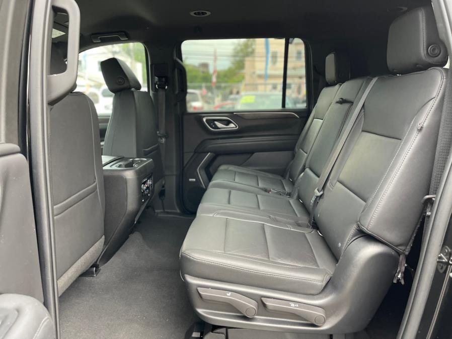 2022 Chevrolet Suburban 4WD 4dr LT photo