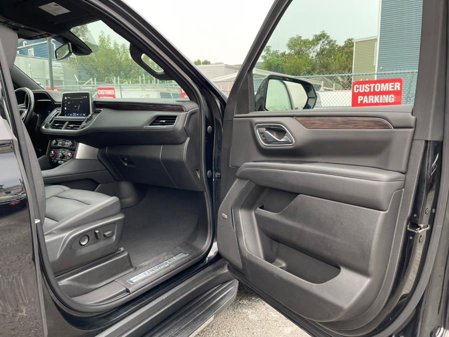 2022 Chevrolet Suburban 4WD 4dr LT photo