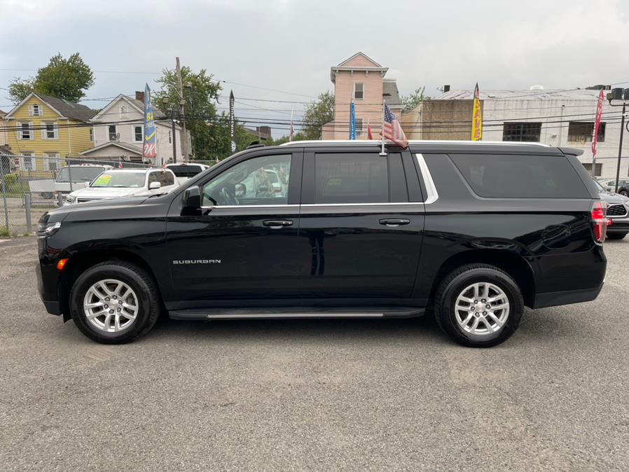 2022 Chevrolet Suburban 4WD 4dr LT photo