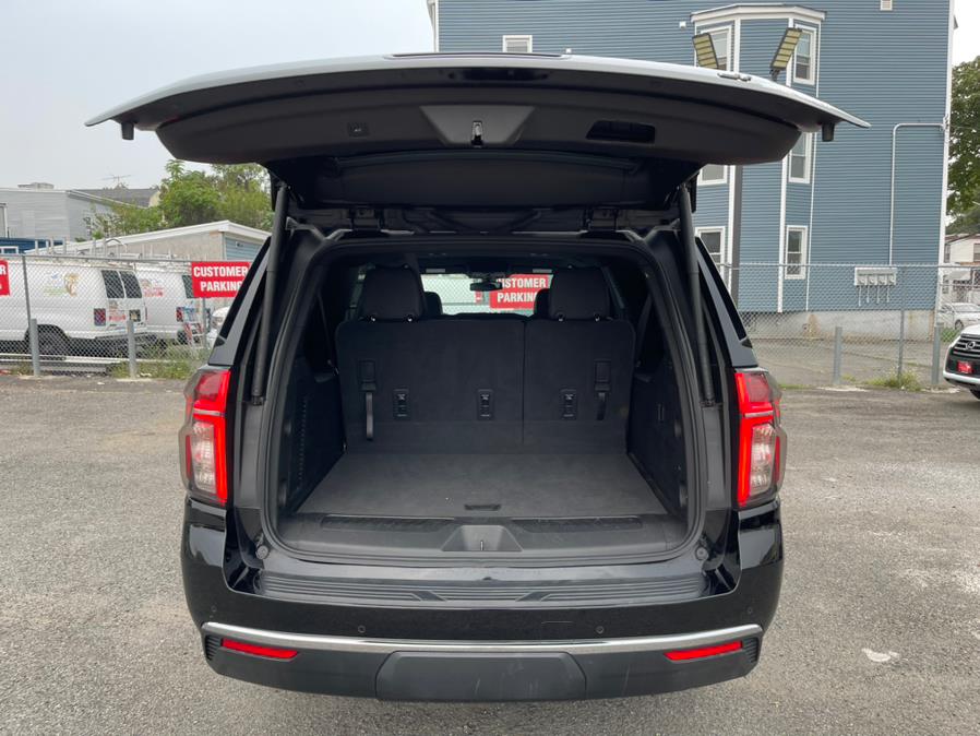 2022 Chevrolet Suburban 4WD 4dr LT photo