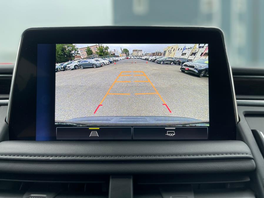 2022 Chevrolet Suburban 4WD 4dr LT photo