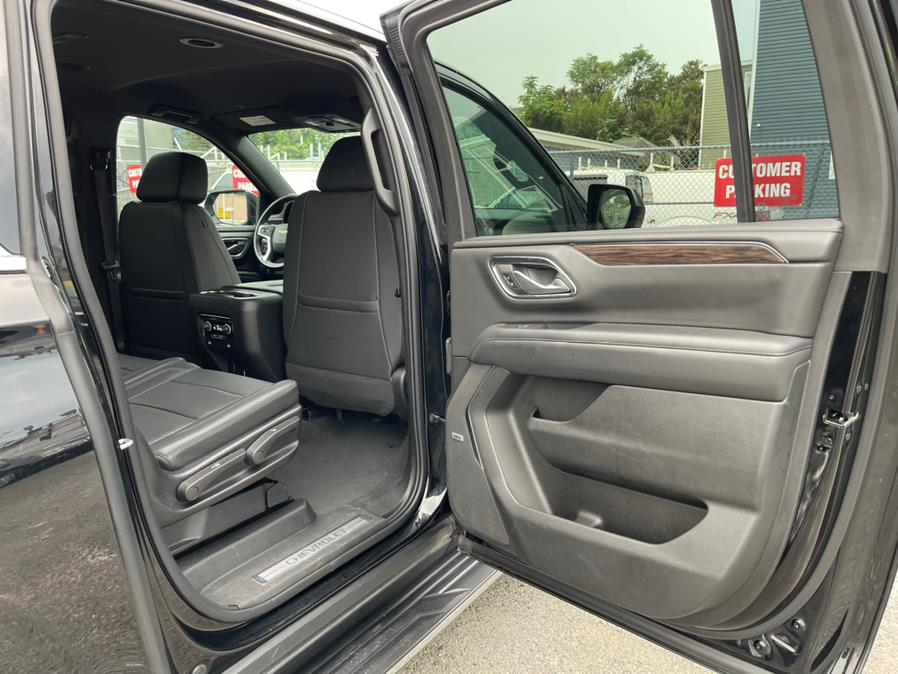 2022 Chevrolet Suburban 4WD 4dr LT photo