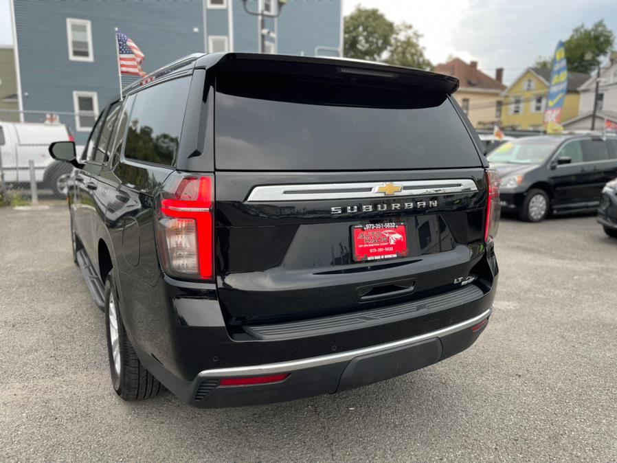 2022 Chevrolet Suburban 4WD 4dr LT photo
