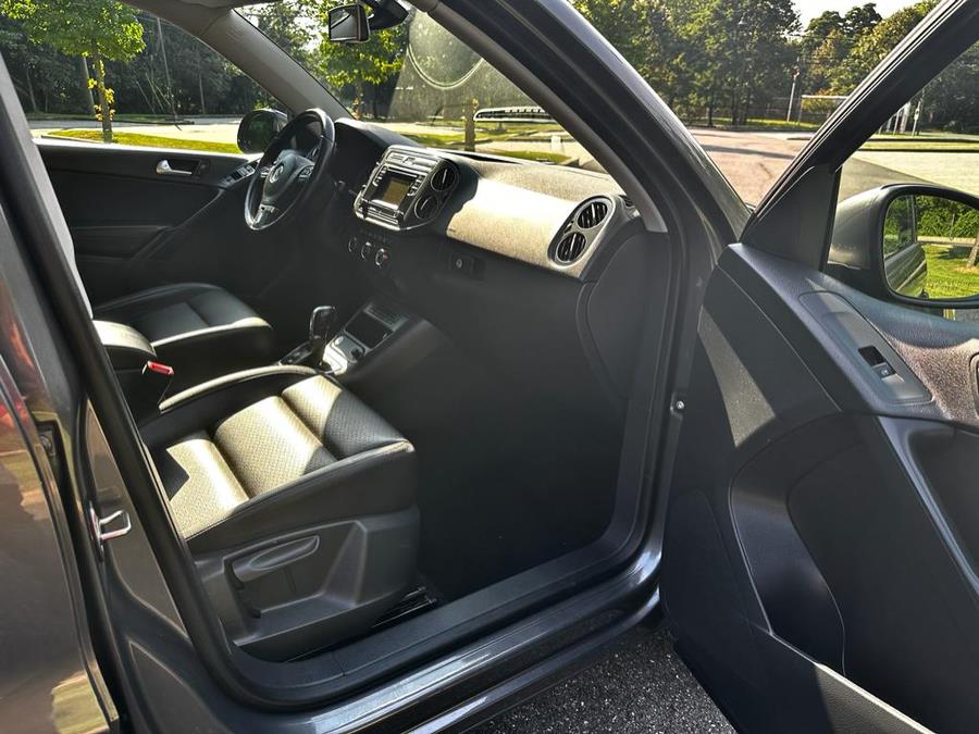 2016 Volkswagen Tiguan 2WD 4dr Auto SE photo