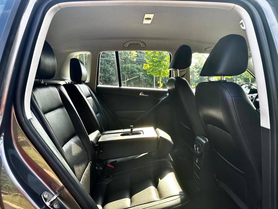 2016 Volkswagen Tiguan 2WD 4dr Auto SE photo