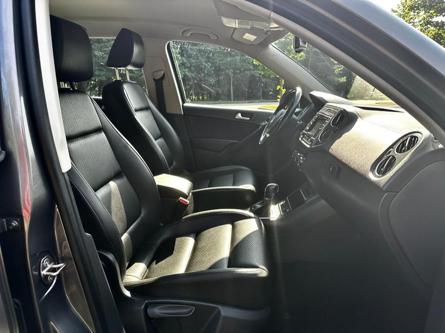2016 Volkswagen Tiguan 2WD 4dr Auto SE photo