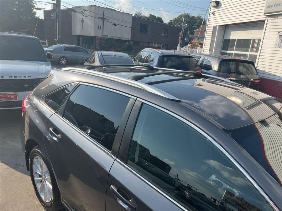 2014 Toyota Venza LE photo