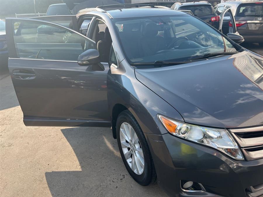 2014 Toyota Venza LE photo