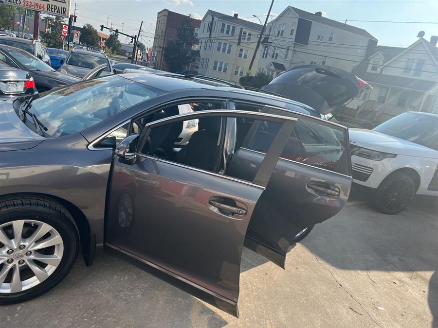 2014 Toyota Venza LE photo