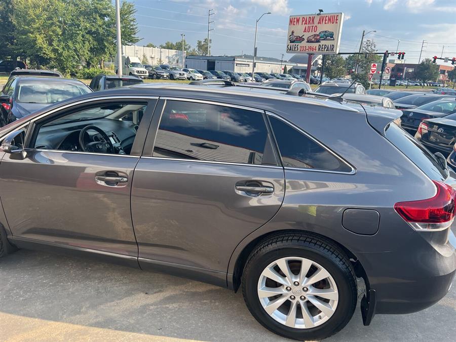 2014 Toyota Venza LE photo