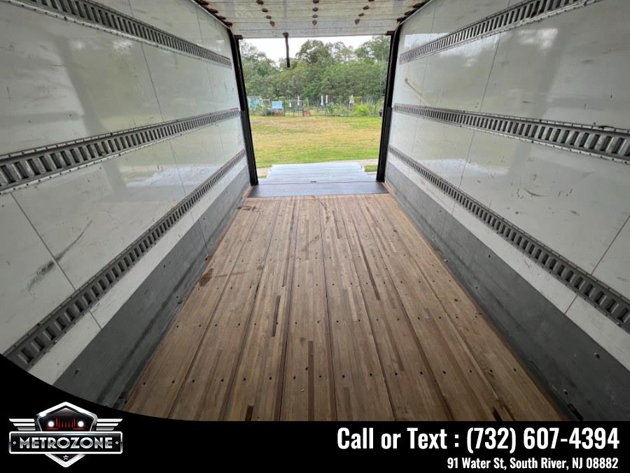2020 Hino 195 16 Feet Box photo