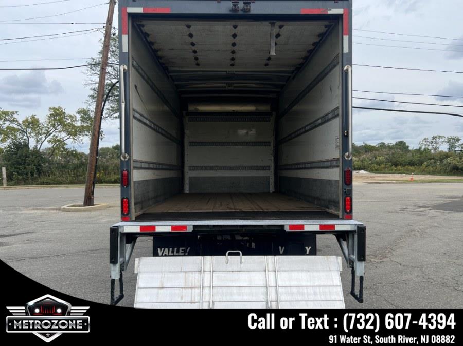 2020 Hino 195 16 Feet Box photo