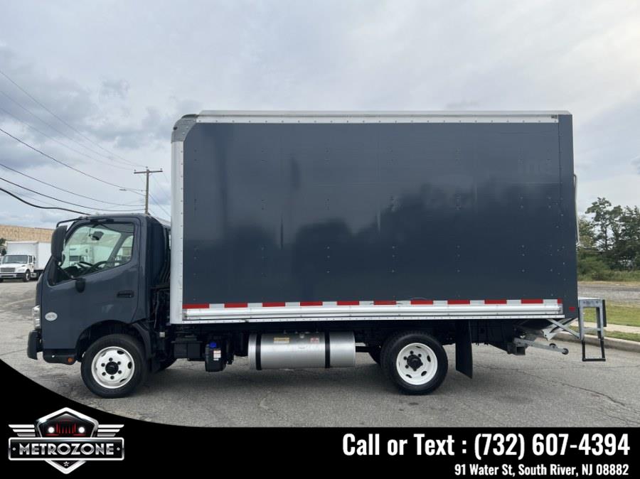 2020 Hino 195 16 Feet Box photo
