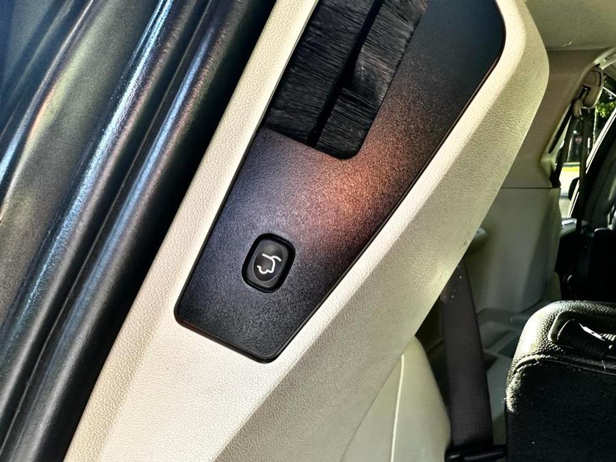2016 Chrysler Town & Country 4dr Wgn Touring photo