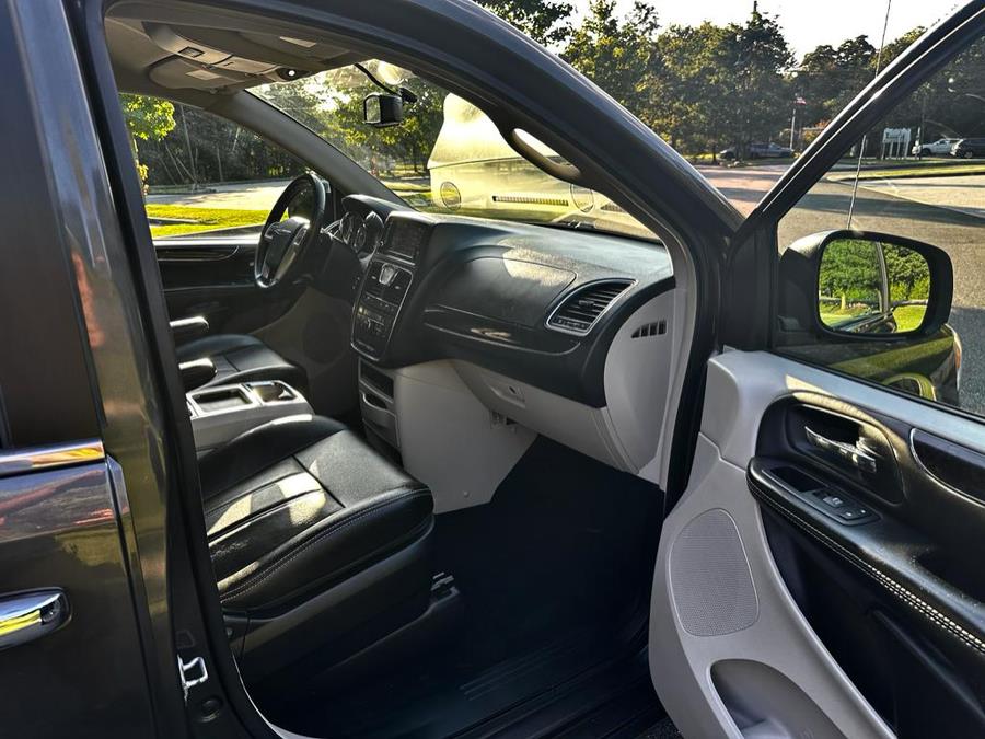 2016 Chrysler Town & Country 4dr Wgn Touring photo