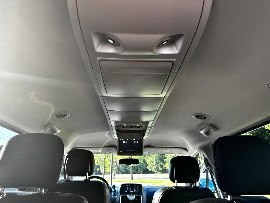 2016 Chrysler Town & Country 4dr Wgn Touring photo