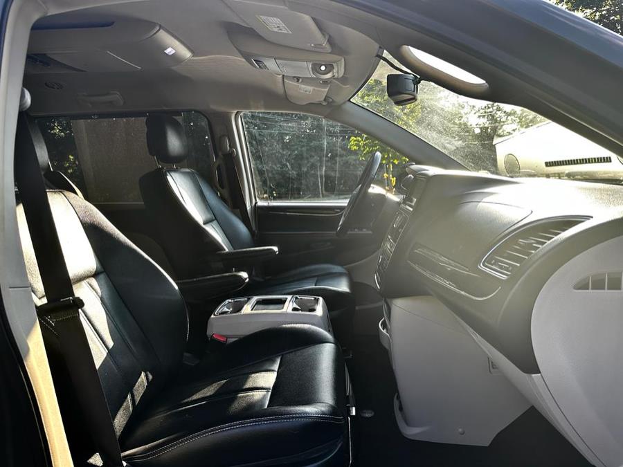 2016 Chrysler Town & Country 4dr Wgn Touring photo