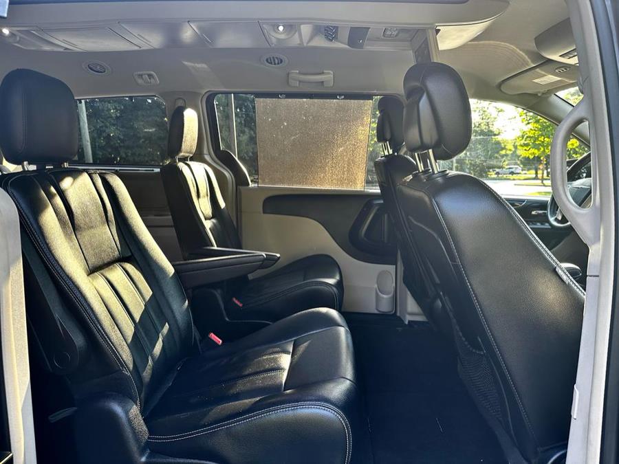 2016 Chrysler Town & Country 4dr Wgn Touring photo