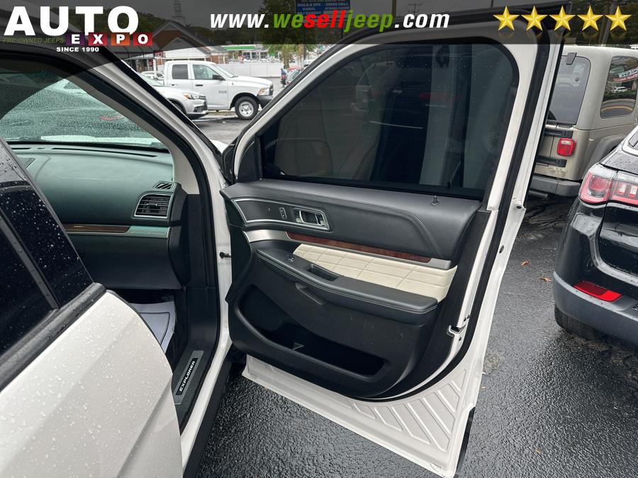2017 Ford Explorer Platinum 4WD photo
